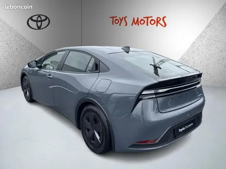 Toyota Prius 2024 photo 3