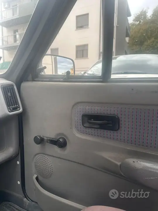 Ford Fiesta 1985 photo 2