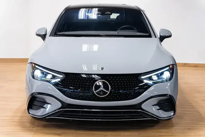 Mercedes-Benz Eqe 2023 photo 2