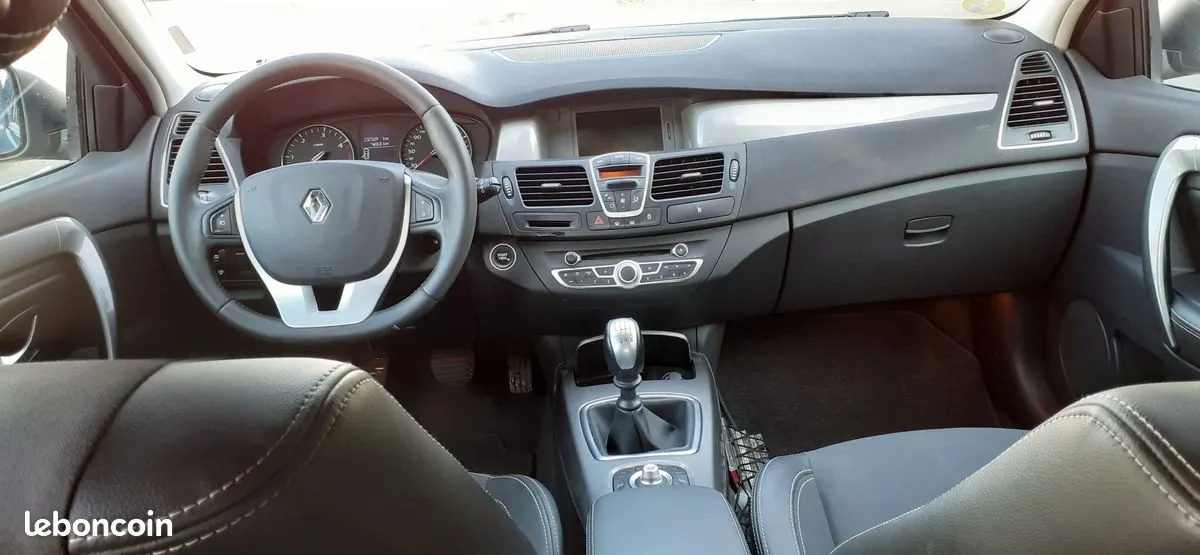 Renault Laguna 2011 photo 3