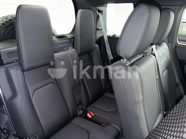 Land Rover Defender photo 3