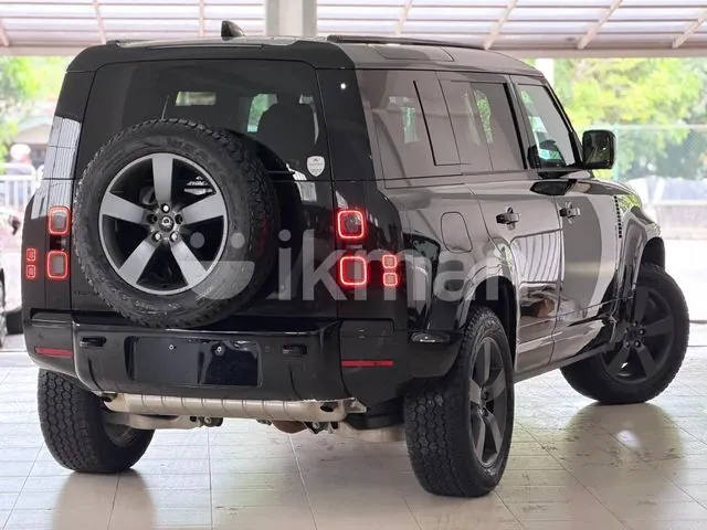 Land Rover Defender photo 5