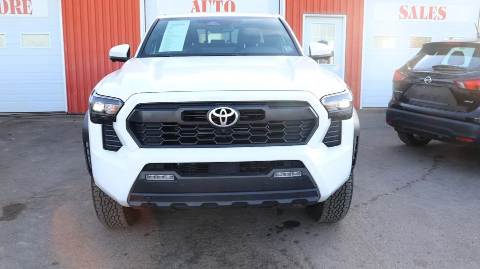 Toyota Tacoma 2025 photo 2
