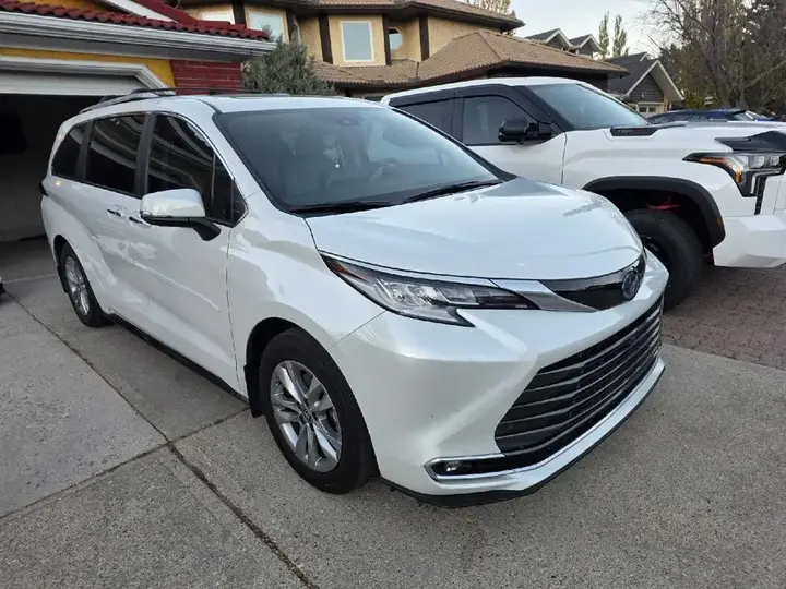 Toyota Sienna 2024 photo 2