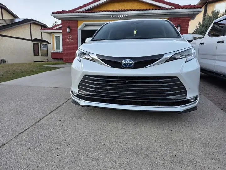 Toyota Sienna 2024 photo 3