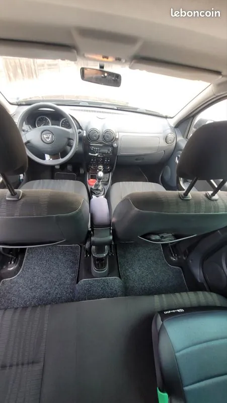 Dacia Duster 2011 photo 2
