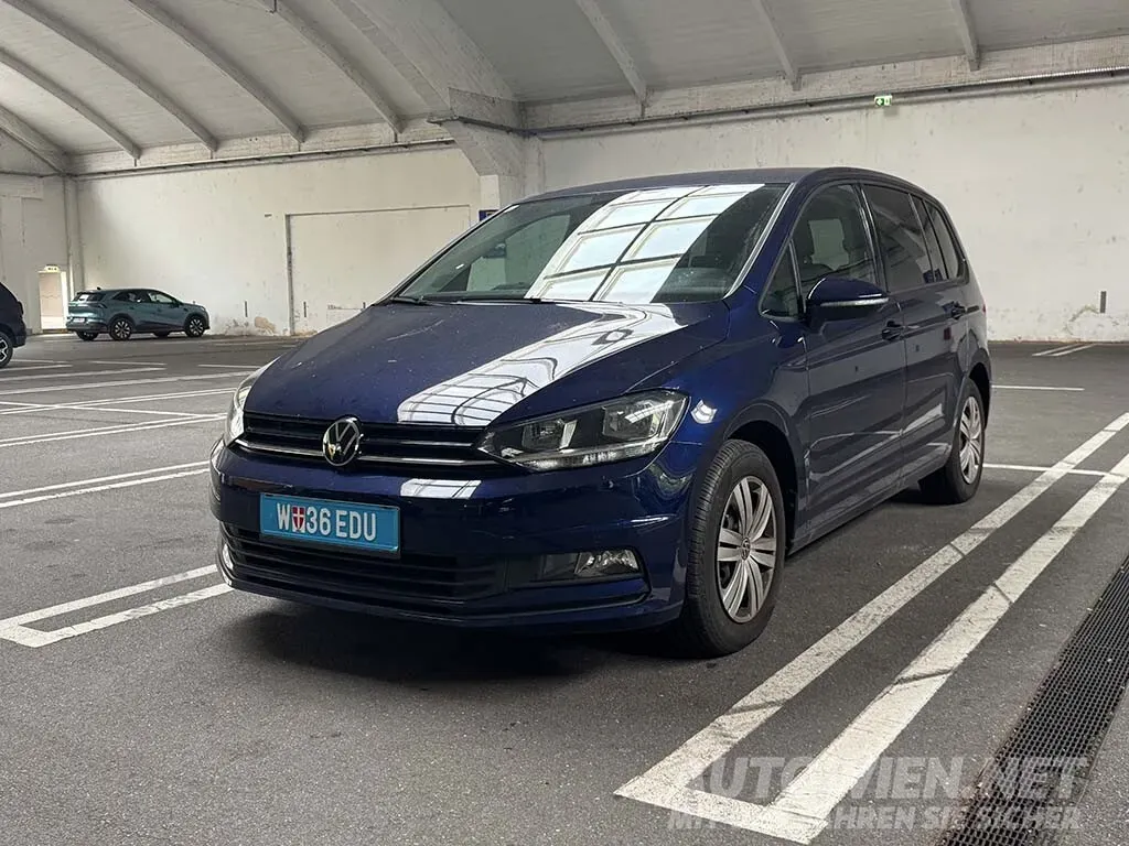 Volkswagen Touran 2023 photo 2