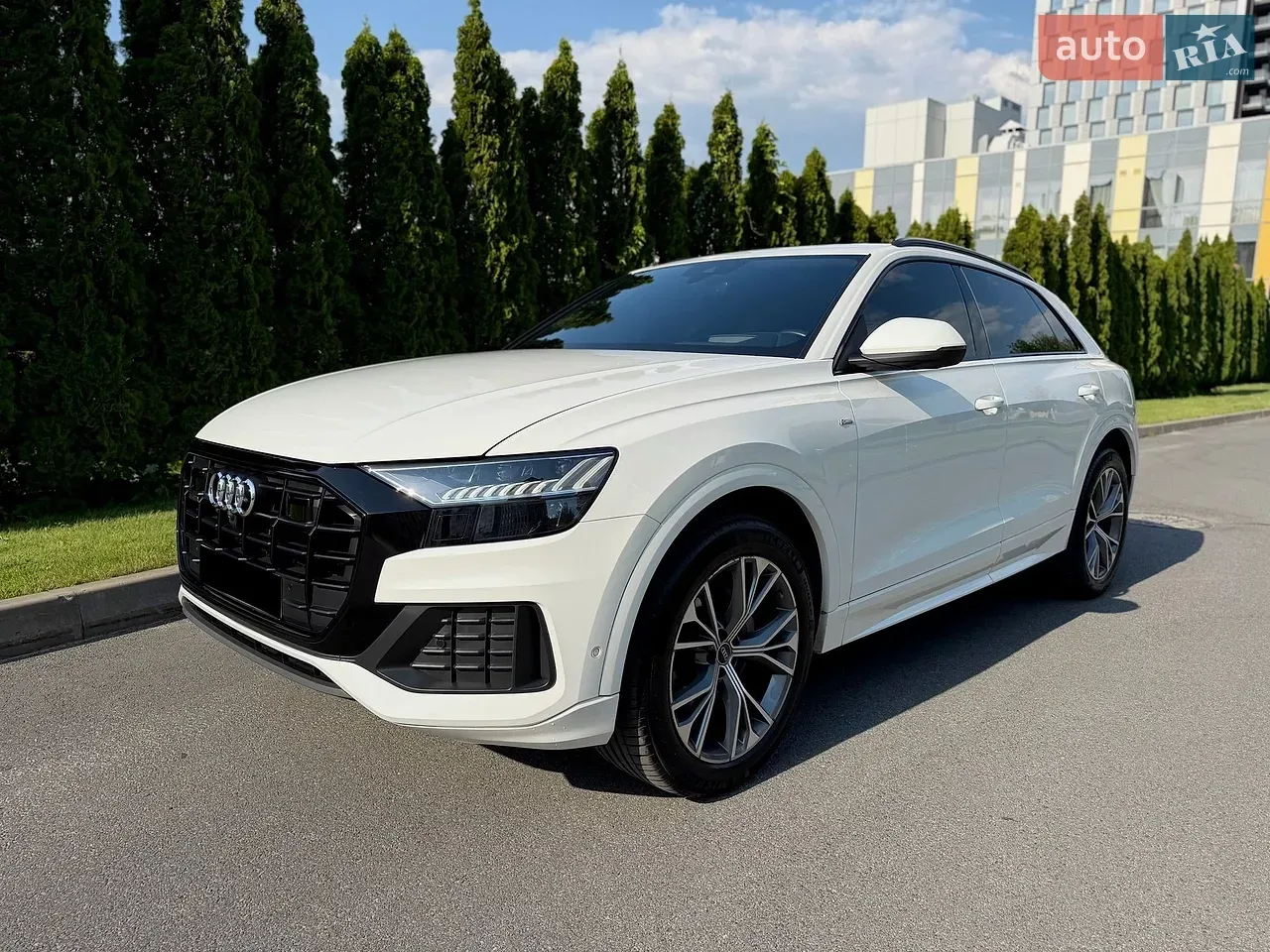 Audi Q8 2021 photo 2