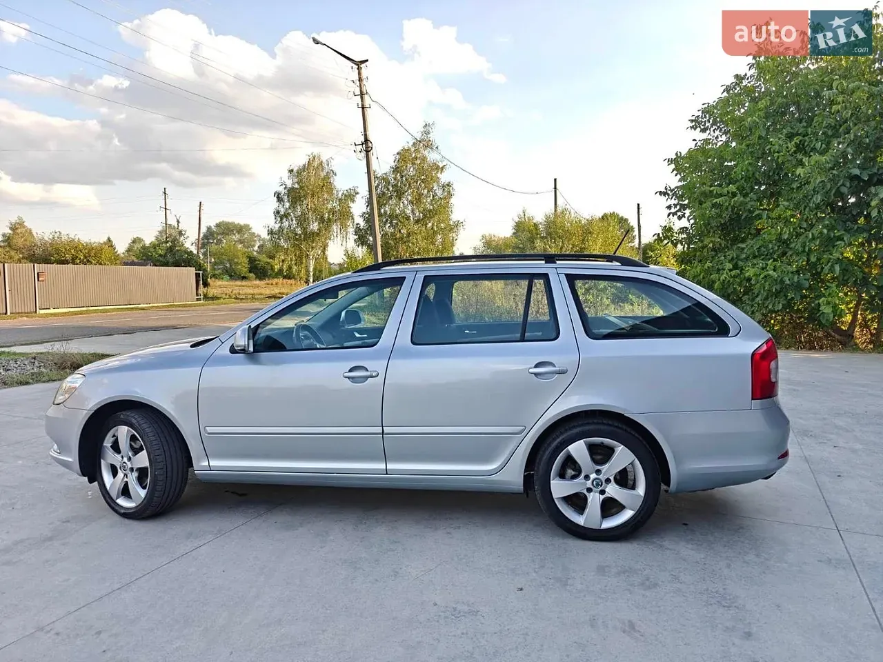 Skoda Octavia 2010 photo 2