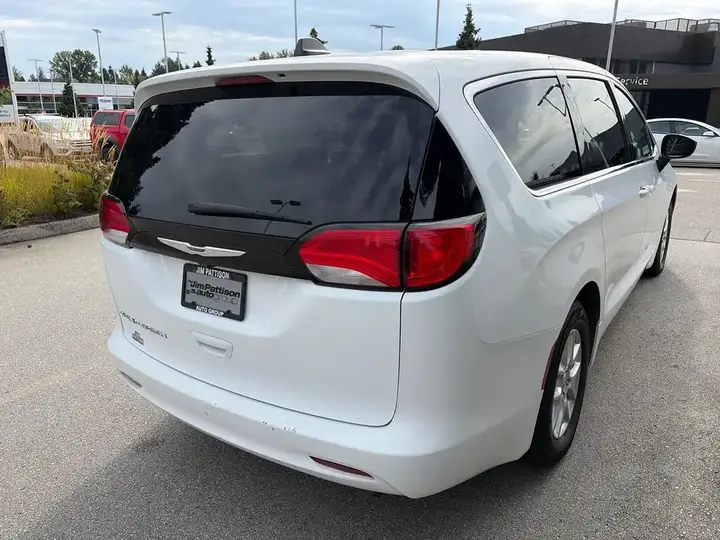 Chrysler Grand Caravan 2024 photo 5
