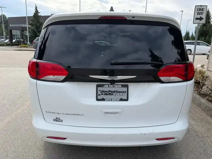 Chrysler Grand Caravan 2024 photo 4