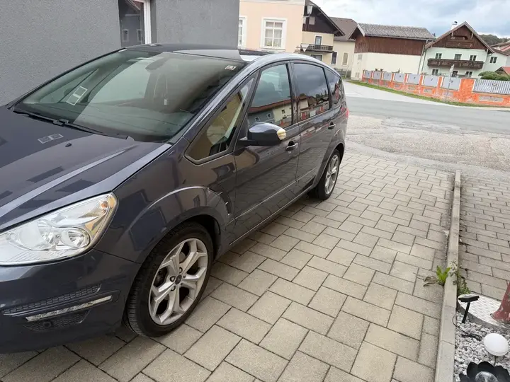 Ford S-Max 2011 photo 2