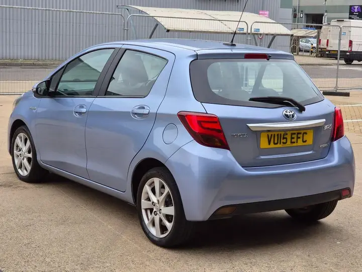 Toyota Yaris 2015 photo 3