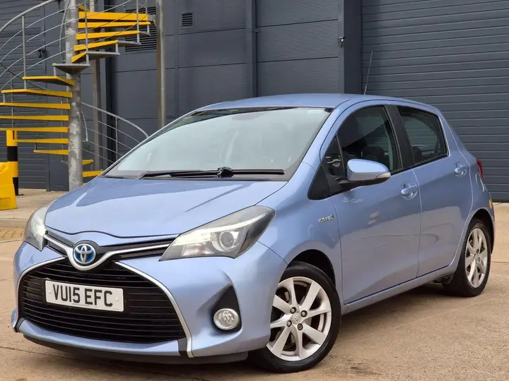 Toyota Yaris 2015 photo 2
