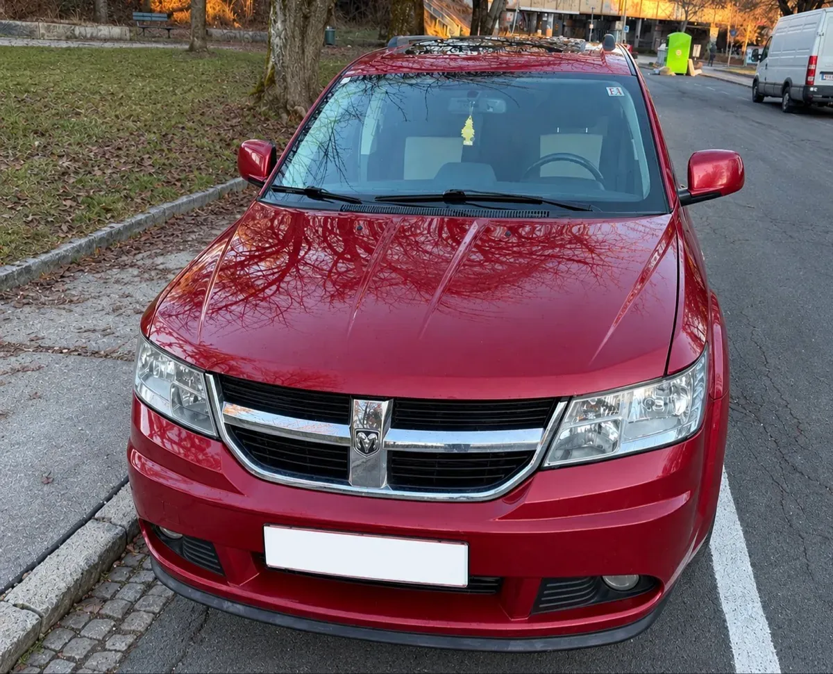 Dodge Journey 2010 photo 2