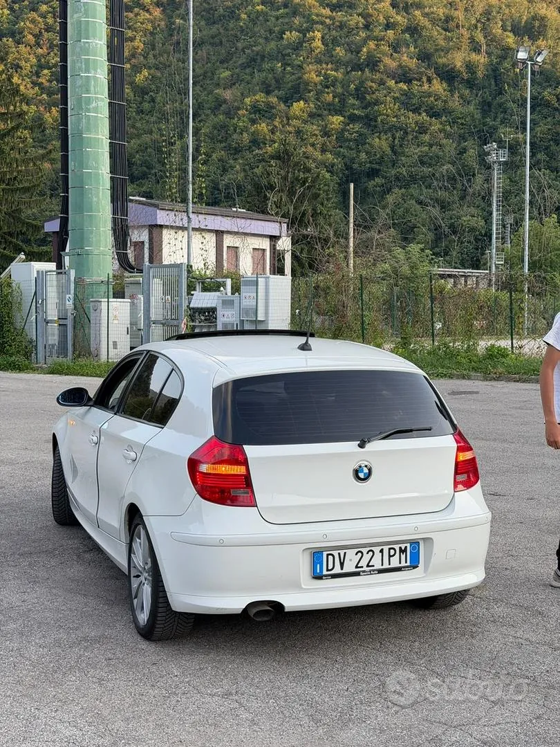 BMW 118D 2009 photo 2