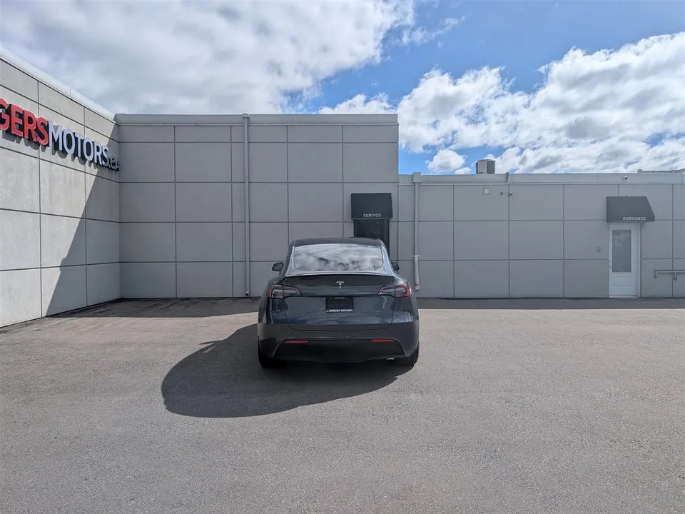 Tesla Model Y 2022 photo 3