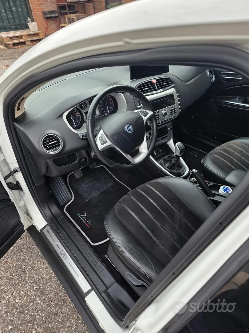 Lancia Delta 2012 photo 4
