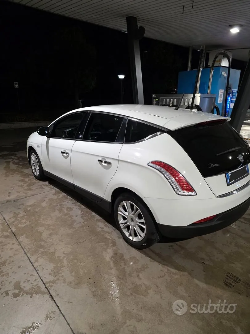 Lancia Delta 2012 photo 2