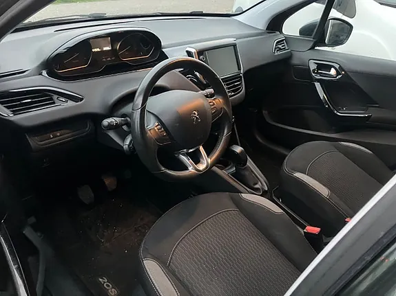 Peugeot 208 2016 photo 3