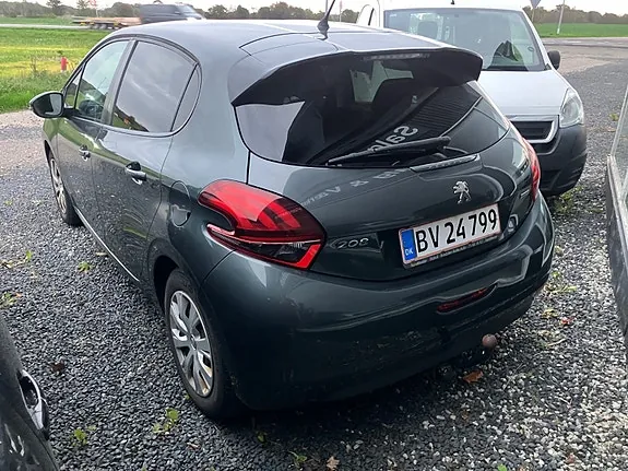 Peugeot 208 2016 photo 2