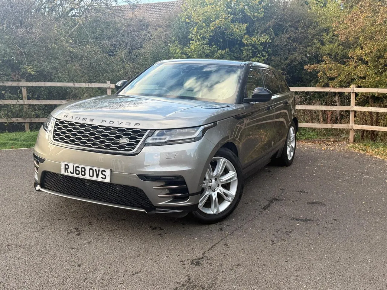 Land Rover Range Rover Velar 2019 photo 3