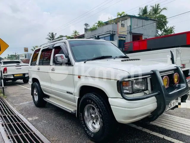 Isuzu Trooper 1991 photo 2