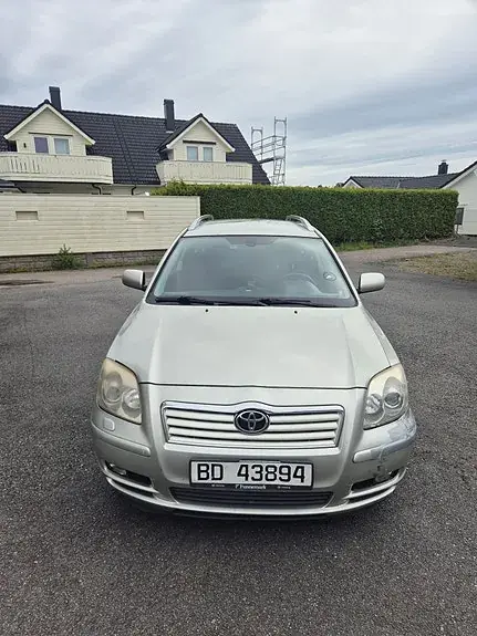 Toyota Avensis 2005 photo 2
