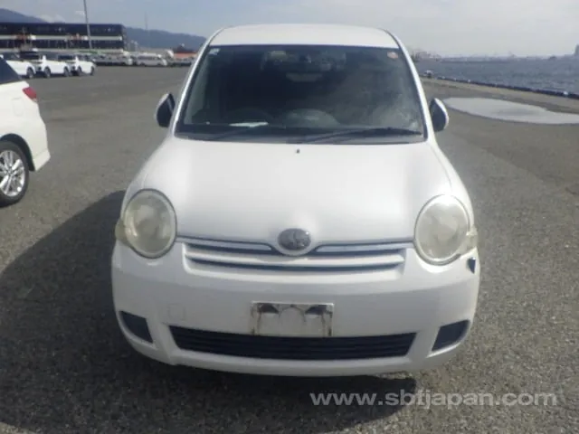 Toyota Sienta 2010 photo 5