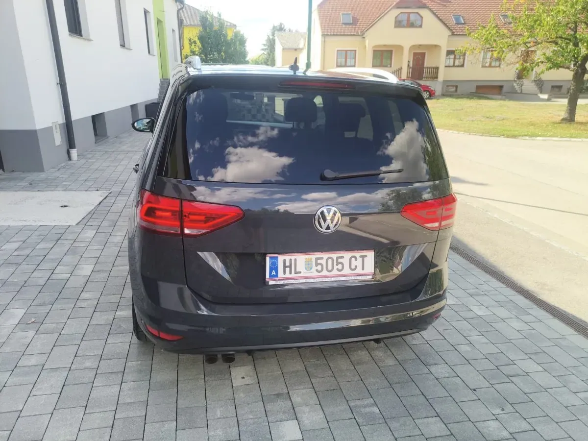 Volkswagen Touran 2017 photo 2