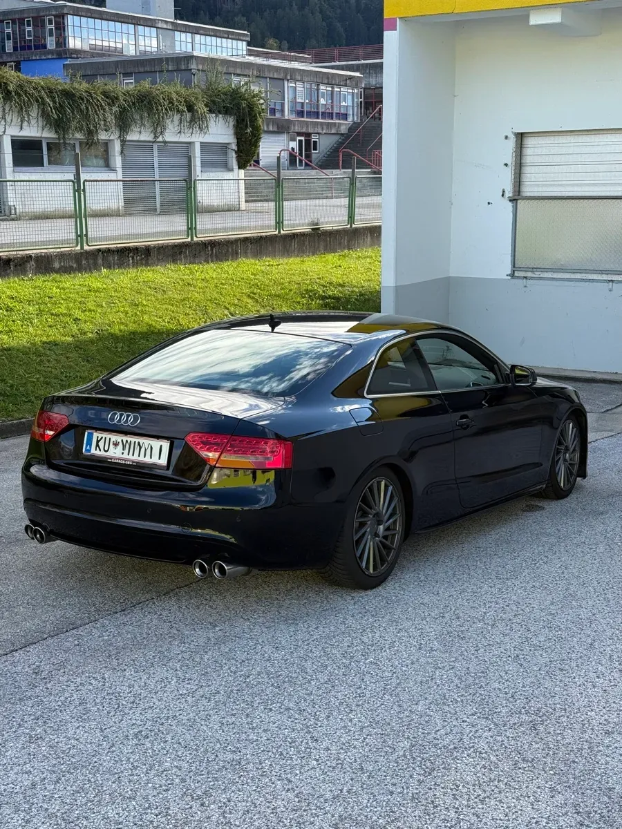 Audi A5 2009 photo 2