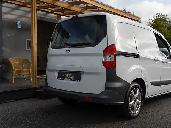 Ford Transit Courier 2017 photo 4