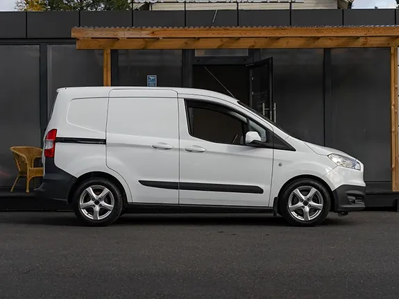 Ford Transit Courier 2017 photo 5