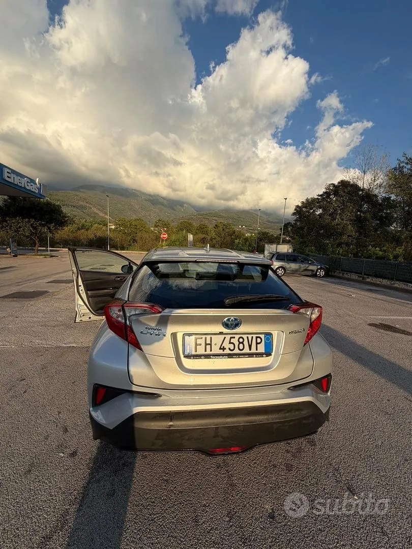 Toyota C-Hr 2017 photo 4