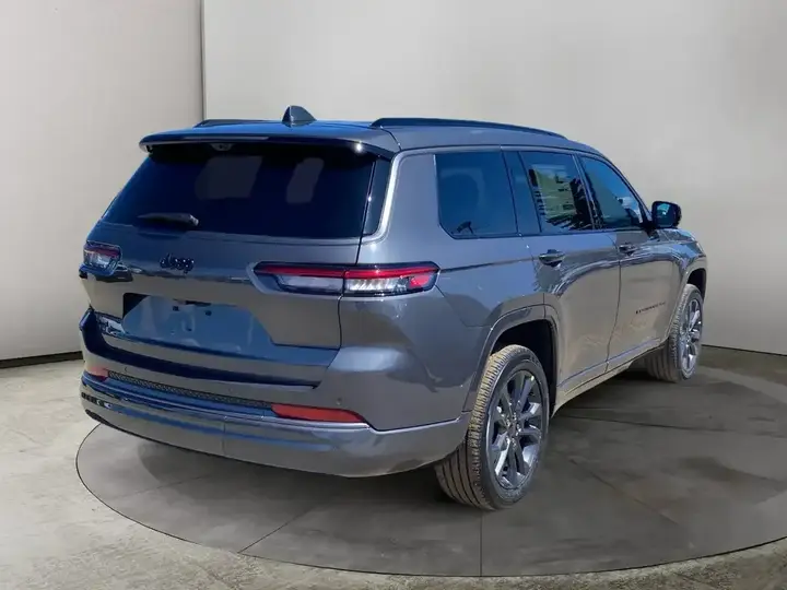 Jeep Grand Cherokee L 2026 photo 4