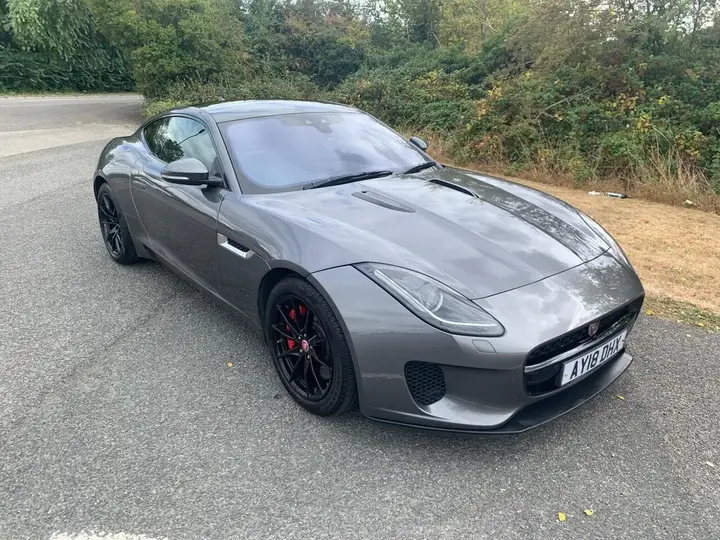 Jaguar F-Type 2018 photo 2