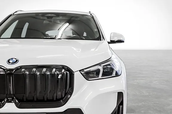 BMW Ix1 2023 photo 2