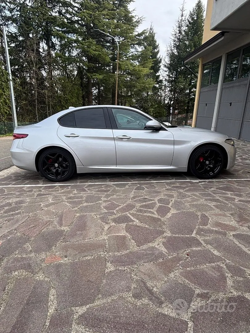 Alfa Romeo Giulia 2022 photo 3