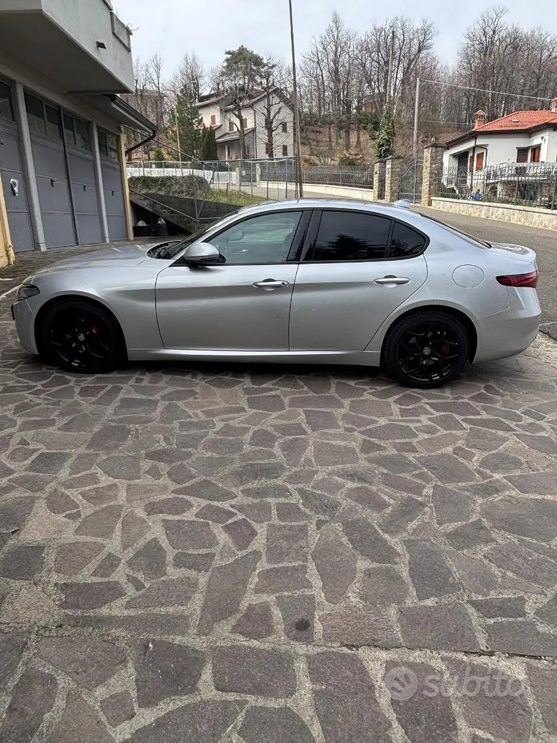 Alfa Romeo Giulia 2022 photo 2