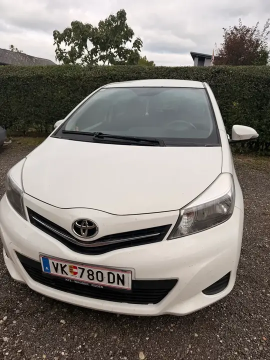 Toyota Yaris 2012 photo 2