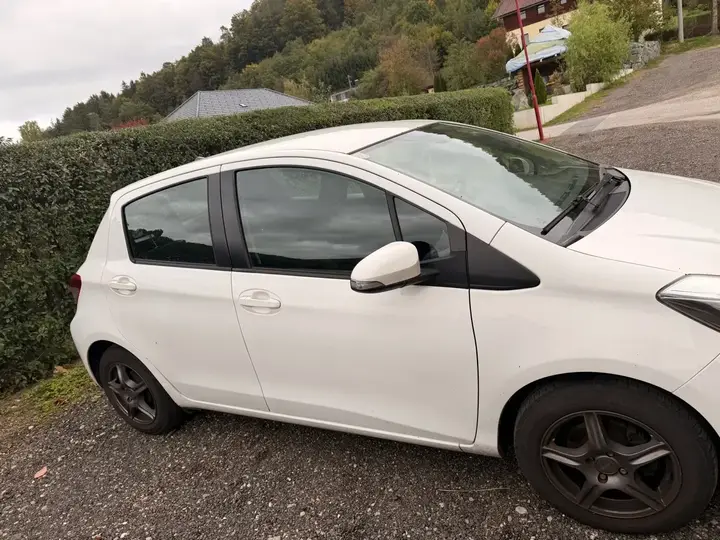 Toyota Yaris 2012 photo 3