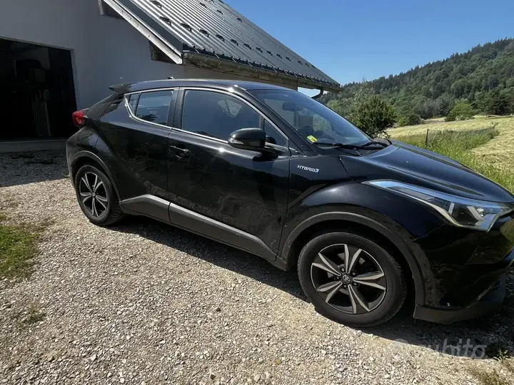 Toyota C-Hr 2019 photo 2