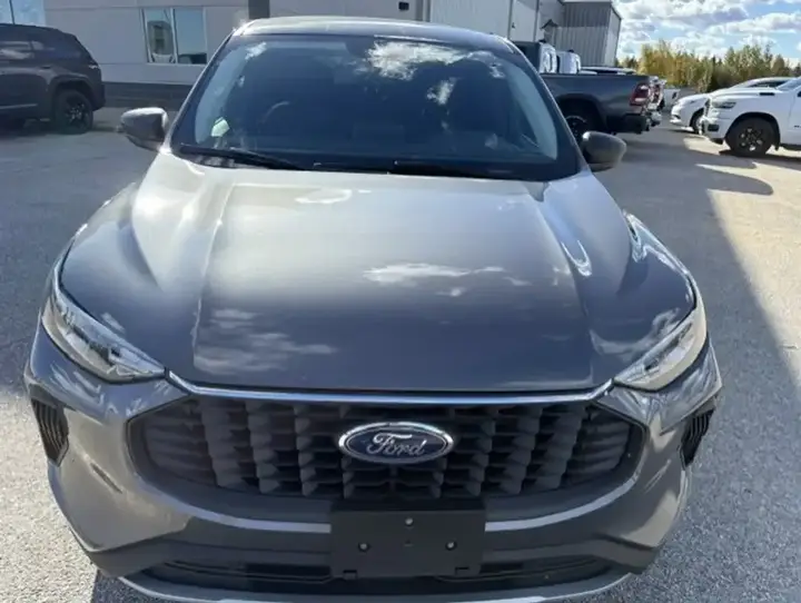 Ford Escape 2025 photo 2