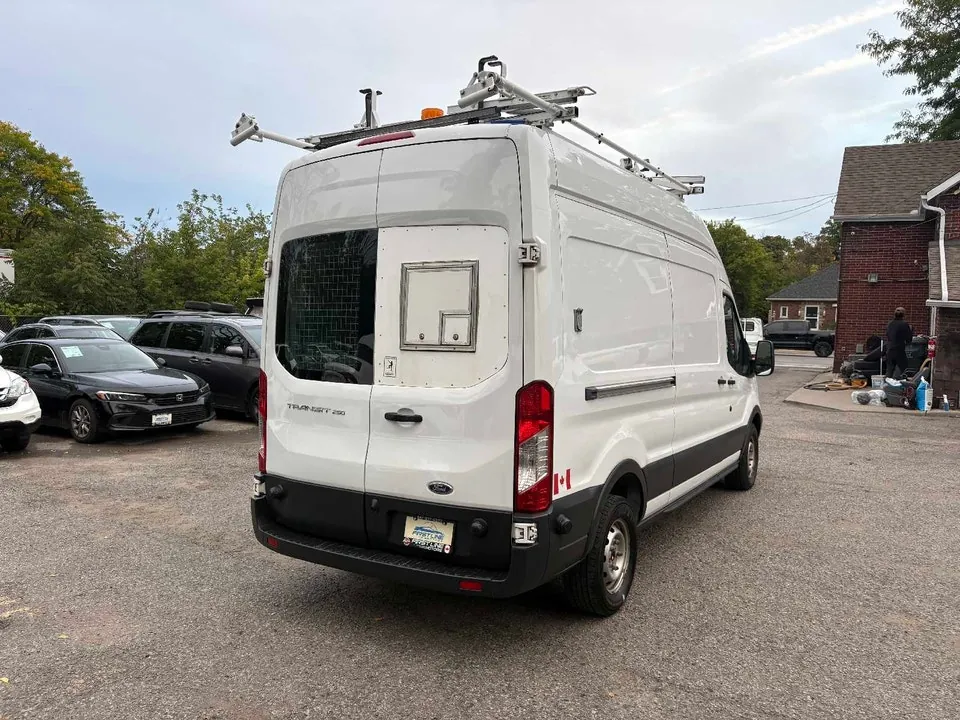 Ford Transit Cargo 2017 photo 3