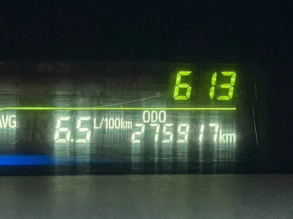 Toyota Prius V 2013 photo 2