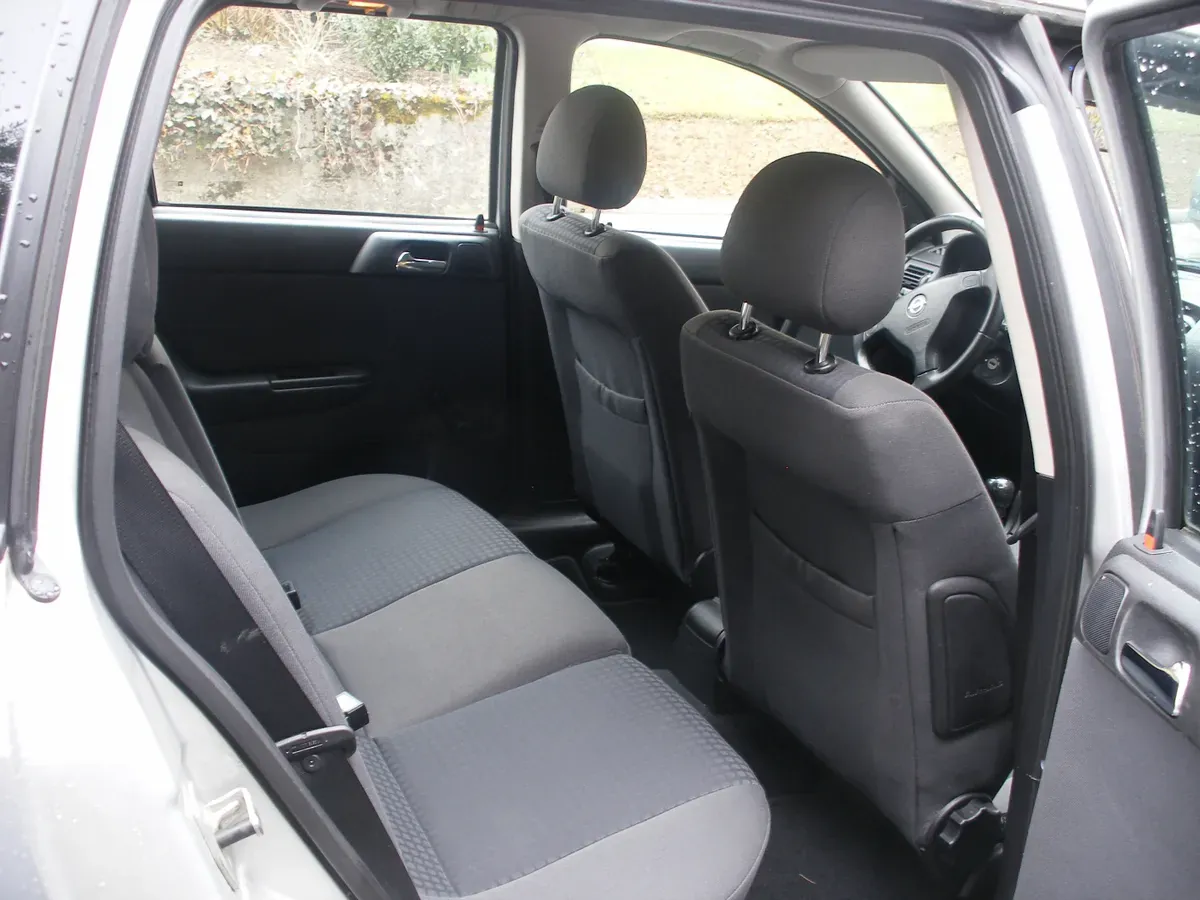 Opel Astra 2004 photo 2