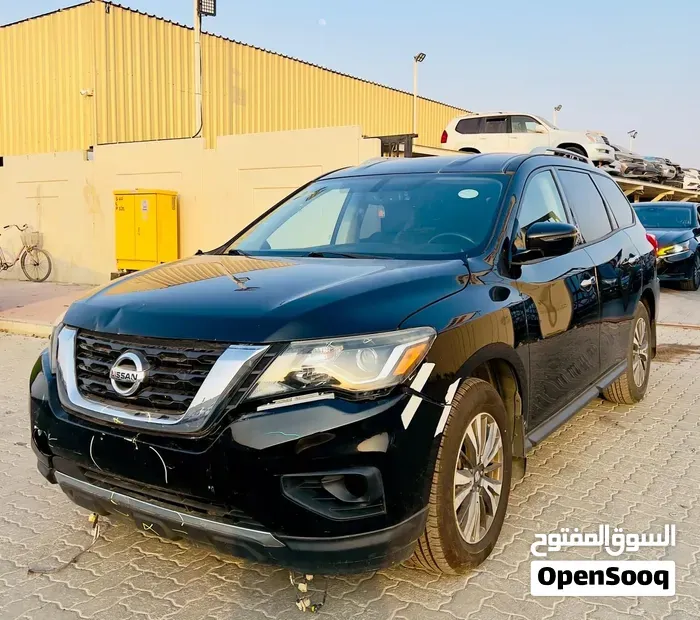 Nissan Pathfinder 2017 photo 2