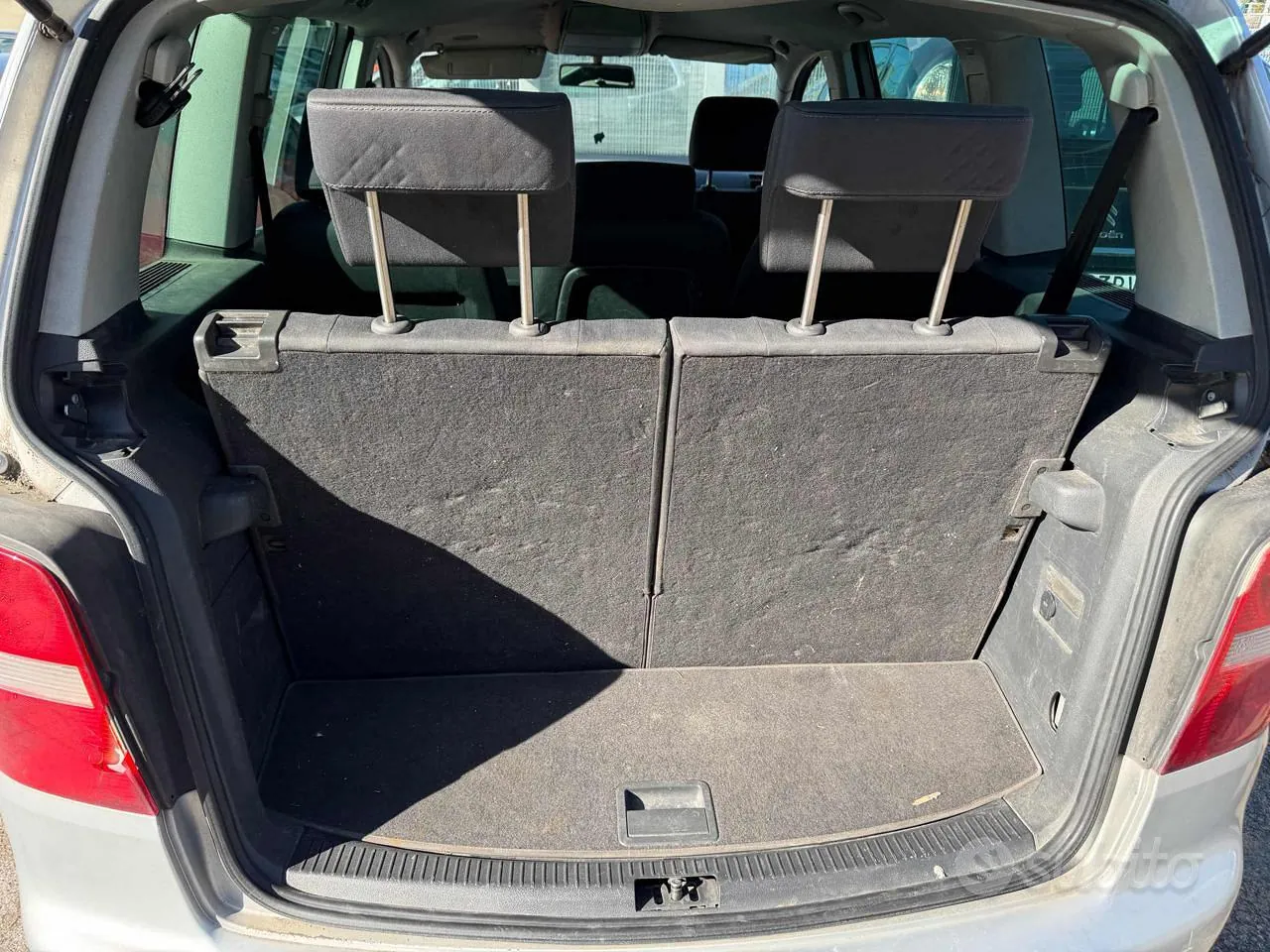 Volkswagen Touran 2004 photo 5