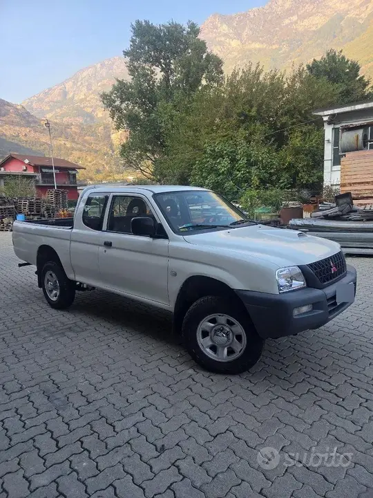 Mitsubishi L200 2004 photo 2