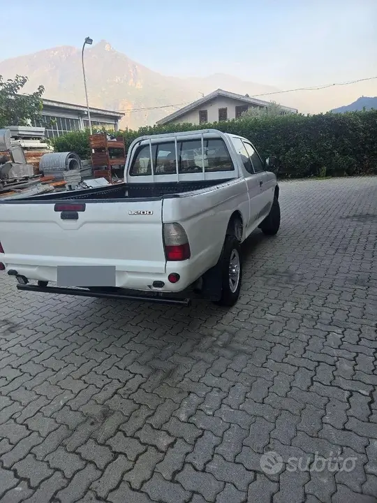 Mitsubishi L200 2004 photo 3